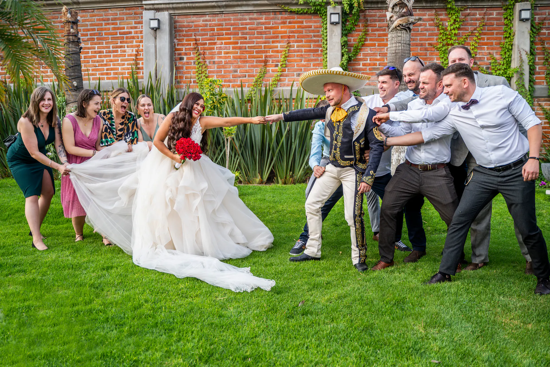 Pareja de novios en su boda